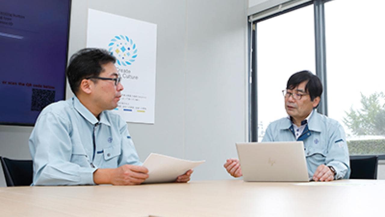 滋賀工場チームの会議風景